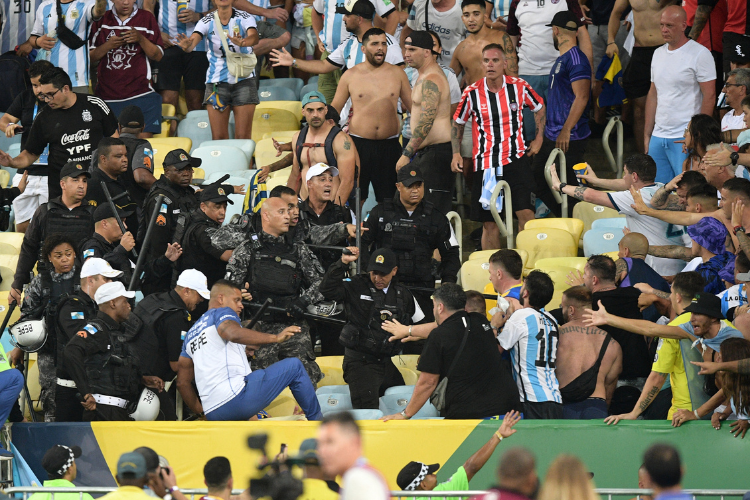 Racismo: torcedora argentina é presa no Maracanã nesta terça (21/11)